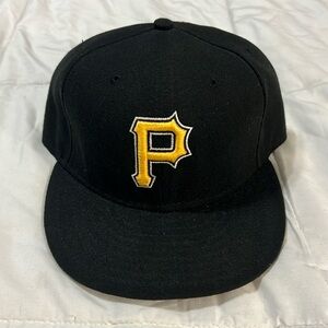 Pittsburgh Pirates 7 3/4 fitted hat black like new